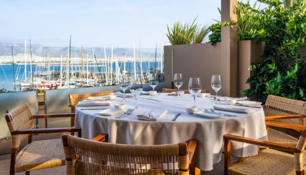 Varoulko Seaside Athènes, restaurant étoilé poissons accessible