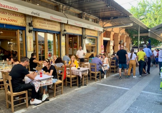 O Thanasis Monastiraki, restaurant souvlaki accessible